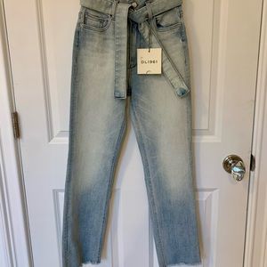 DL1961 - NWT Mara Straight High Rise Size 25